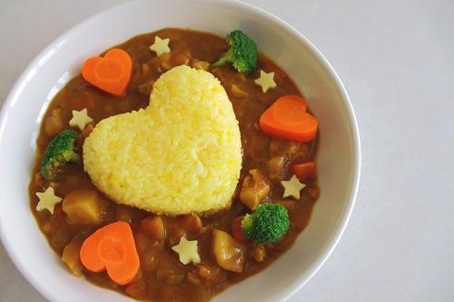 母の日 には盛り付けにこだわったカレーを子どもと作ってみよう 食 料理 オリーブオイルをひとまわし