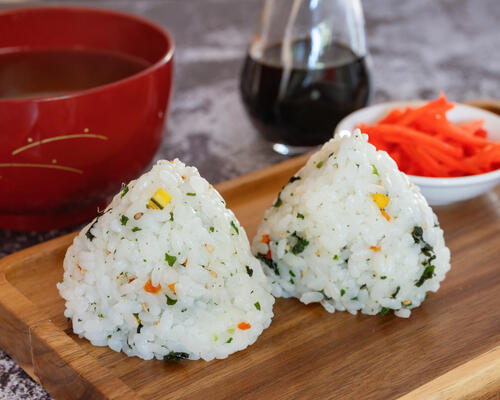 ごま油を使った オイルおにぎり がブーム 作り方やアレンジを解説 食 料理 オリーブオイルをひとまわし