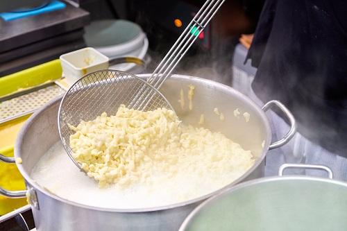 コンソメ味のリゾットの作り方を紹介 コンソメなしで作る方法は 食 料理 オリーブオイルをひとまわし