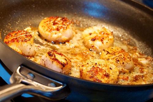 ホタテの卵の部分は捨てるのか食べるのか 生食は避けるべき 食 料理 オリーブオイルをひとまわし