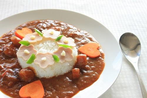 母の日 には盛り付けにこだわったカレーを子どもと作ってみよう 食 料理 オリーブオイルをひとまわし