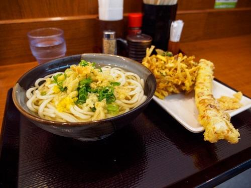 たぬきうどん ってどんな料理 地方による違いやカロリーも紹介 食 料理 オリーブオイルをひとまわし たぬきうどん ってどんな料理 地方による違いやカロリーも紹介 食 料理 オリーブオイルをひとまわし