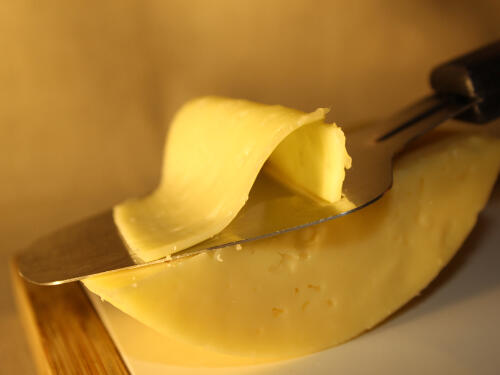伝統的なチーズ【アッペンツェラー】とは？特徴やおすすめの食べ方