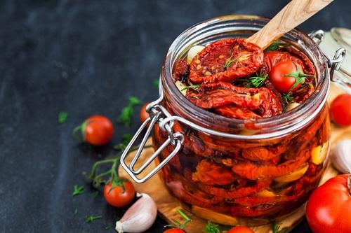 トマトの保存方法と保存期間 大量消費には保存食がおすすめ 食 料理 オリーブオイルをひとまわし