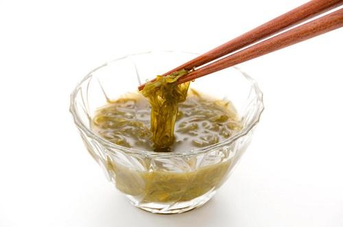 めかぶの栄養や効能を徹底解説 お腹周りが気になるときに食べたい 食 料理 オリーブオイルをひとまわし めかぶの栄養や効能を徹底解説 お腹周りが気になるときに食べたい 食 料理 オリーブオイルをひとまわし