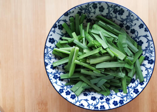 で ニラ れる 生 食べ