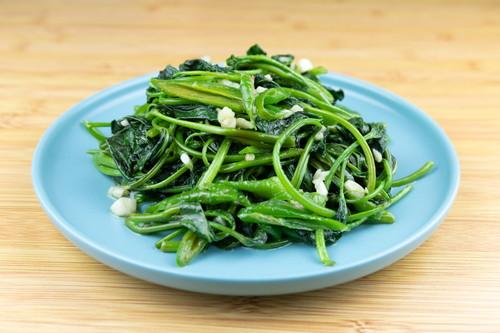 青菜炒めとは 使う青菜の種類や簡単で美味しい作り方などを解説 食 料理 オリーブオイルをひとまわし