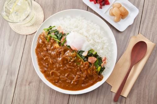 完成したほうれん草カレー