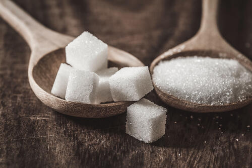 白砂糖と三温糖ときび砂糖の違いは それぞれの特徴も解説 食 料理 オリーブオイルをひとまわし 白砂糖と三温糖ときび砂糖の違いは それぞれの特徴も解説 食 料理 オリーブオイルをひとまわし