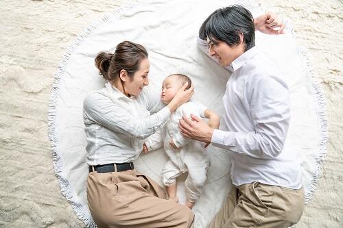 新生児にゲップをさせるコツは ゲップが出ないときの対処方法も紹介 子育て オリーブオイルをひとまわし
