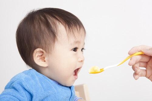 赤ちゃんの手づかみ食べのやり方は 注意点やレシピを紹介 子育て オリーブオイルをひとまわし