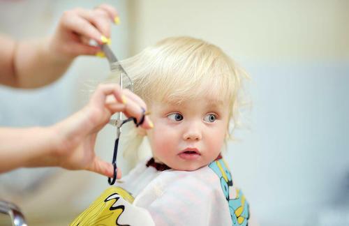 赤ちゃんの散髪はいつから 専門店や自宅でカットする際のポイント 子育て オリーブオイルをひとまわし