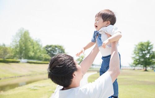 パパ見知りの原因と対策方法を解説 つらい時期はいつまで続くの 子育て オリーブオイルをひとまわし