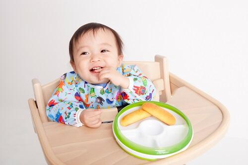 手づかみ食べしない原因を解説 原因別に対処方法も紹介 子育て オリーブオイルをひとまわし