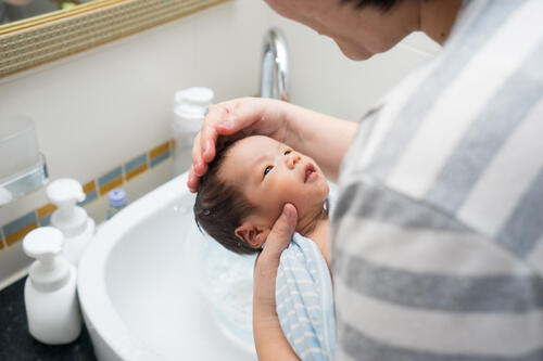 沐浴 もくよく とはどんなもの 必要な物や準備のコツも解説 子育て オリーブオイルをひとまわし 沐浴 もくよく とはどんなもの 必要な物や準備のコツも解説 子育て オリーブオイルをひとまわし