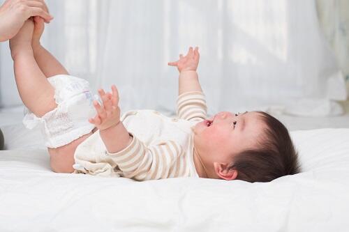 オムツのパンツタイプはいつから 切り替え目安や併用のコツも解説 子育て オリーブオイルをひとまわし