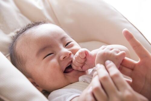 赤ちゃん 耳を触る 眠い 280096赤ちゃん 耳を触る 眠い時