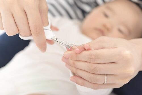 赤ちゃんの上手な爪切りのやり方とは 頻度や爪切りの選び方も解説 子育て オリーブオイルをひとまわし