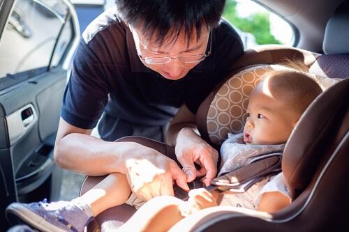 赤ちゃんの車デビューはいつから 必要な準備と車酔い対策を解説 子育て オリーブオイルをひとまわし