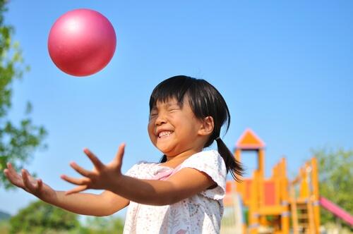 親子でキャッチボールを楽しみたい 何歳からできるの 練習方法は 子育て オリーブオイルをひとまわし 親子でキャッチボールを楽しみたい 何歳からできるの 練習方法は 子育て オリーブオイルをひとまわし