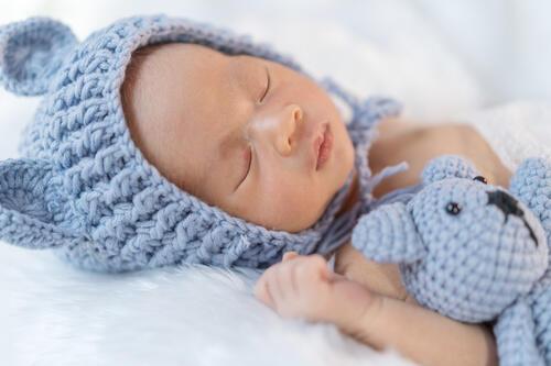 新生児が帽子をかぶるのはなぜ 本当に必要 選び方は 疑問を解消 子育て オリーブオイルをひとまわし