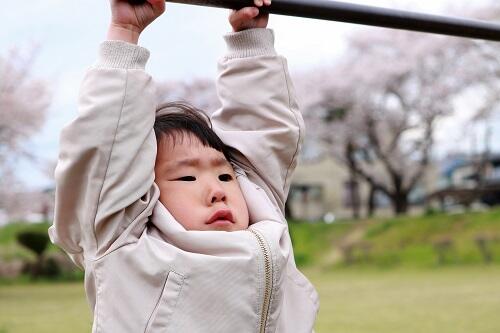 子どもに 鉄棒の前回り を教えるコツ カギは恐怖心を無くすこと 子育て オリーブオイルをひとまわし 子どもに 鉄棒の前回り を教えるコツ カギは恐怖心を無くすこと 子育て オリーブオイルをひとまわし