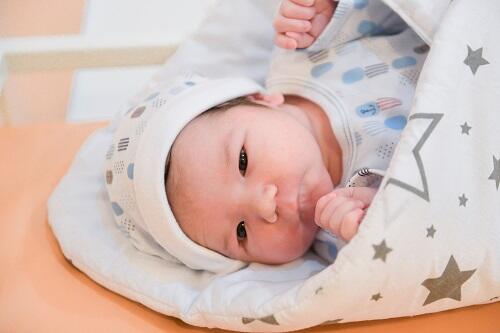 新生児の退院にはどんな服を着せるべき 選び方のポイントを紹介 子育て オリーブオイルをひとまわし