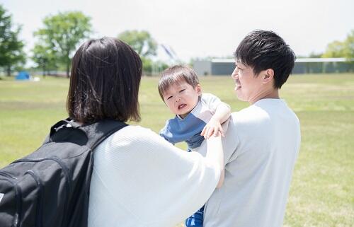 赤ちゃんの人見知りの種類とは ママ以外を警戒させない方法とは 子育て オリーブオイルをひとまわし 赤ちゃんの人見知りの種類とは ママ以外を警戒させない方法とは 子育て オリーブオイルをひとまわし