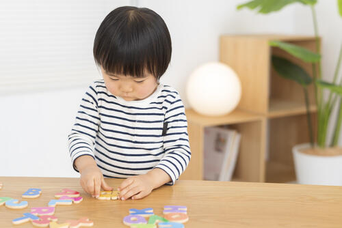 2歳児の知育玩具のおすすめは 人気商品と手作り玩具も紹介 子育て オリーブオイルをひとまわし