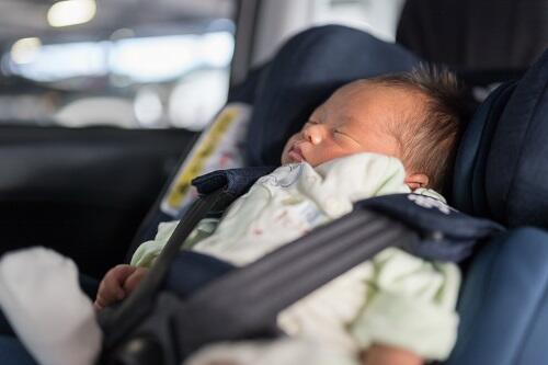 赤ちゃんの車デビューはいつから 必要な準備と車酔い対策を解説 子育て オリーブオイルをひとまわし