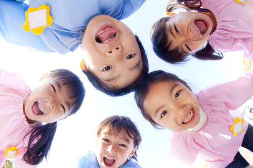 幼稚園の名札は手作りがおすすめ 穴を開けずに名札を付ける方法解説 子育て オリーブオイルをひとまわし 幼稚園の名札は手作りがおすすめ 穴を開けずに名札を付ける方法解説 子育て オリーブオイルをひとまわし