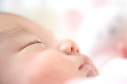 生後1か月の赤ちゃん スムーズな寝かしつけのヒント 子育て オリーブオイルをひとまわし 生後1か月の赤ちゃん スムーズな寝かしつけのヒント 子育て オリーブオイルをひとまわし