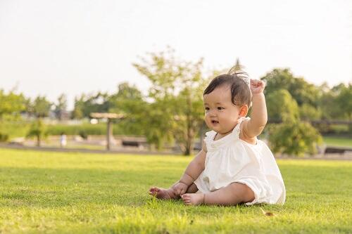 公園遊びを楽しもう 生後10ヶ月の赤ちゃんの喜ぶ遊び方を紹介 子育て オリーブオイルをひとまわし