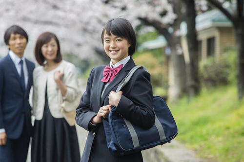 中学校の卒業式には何を着る 失敗しないための服装選び 子育て オリーブオイルをひとまわし