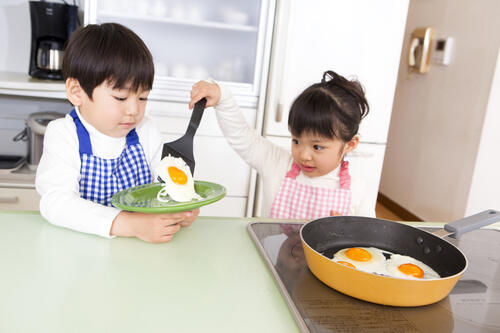 親子でクッキング！こども「やりたい！」を尊重するコツとは？