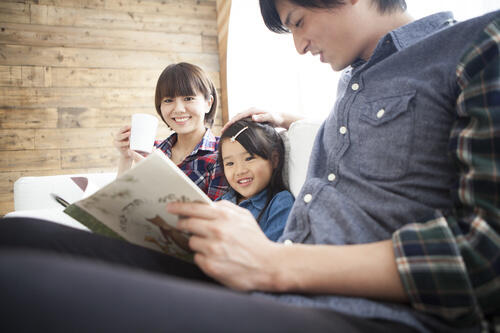 文部科学省も推奨！読み聞かせのすごい効果とは？年齢別のコツも紹介
