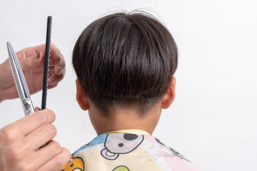 自宅でセルフ散髪！子供や赤ちゃんの髪の切り方を紹介