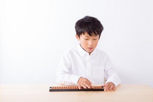 右脳学習に効果的【そろばん】に期待できる3つの効果がすごい！