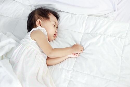 3ヶ月の赤ちゃんの寝かしつけ方法とは？特徴やおすすめのお昼寝スケジュールも