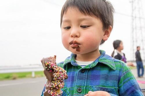 頑固なチョコの食べこぼしに効くシミ抜きに効く画期的な方法