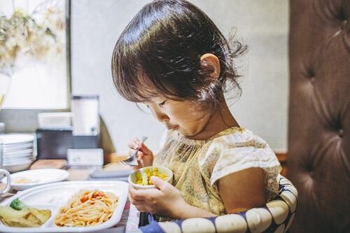 難易度が高い？子連れランチ成功の法則！お店選び・持ち物・注意点を解説