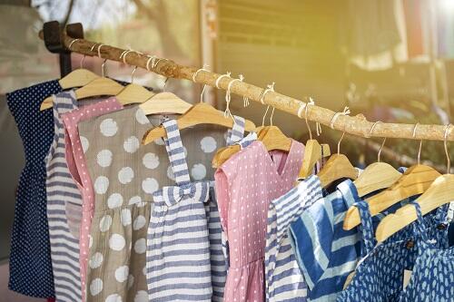 子ども服はリサイクルで賢く揃えるコツ！選び方や高く売るには