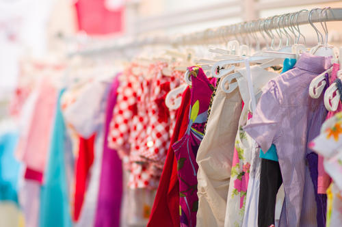 子ども服はいつもセール価格！先買いのメリットや収納のコツとは？