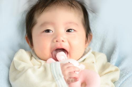 生後4ヶ月から成長を促す すぐに始められる赤ちゃんも喜ぶ遊び方 子育て オリーブオイルをひとまわし