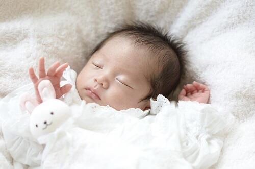 生後1か月の赤ちゃん。スムーズな寝かしつけのヒント