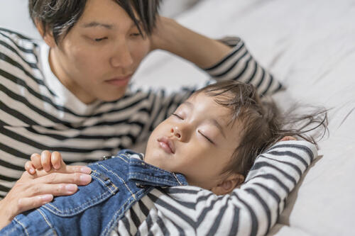 寝かしつけのテクニックとは？1歳児の特徴と入眠導入の方法とコツ