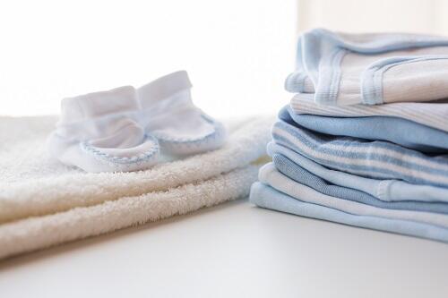 赤ちゃんの服の着せ方は 新生児からの準備物を学ぼう 子育て オリーブオイルをひとまわし
