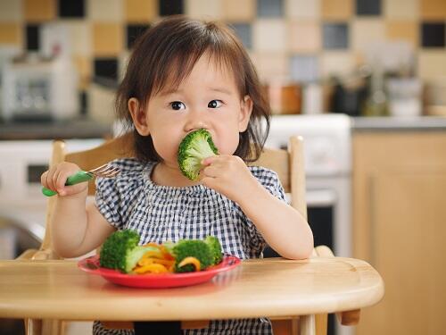 野菜嫌いでもおいしく食べられる 2歳頃におすすめの野菜レシピ 子育て オリーブオイルをひとまわし