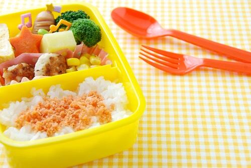 幼稚園のお弁当箱の洗い方は？汚れ別に方法を解説！