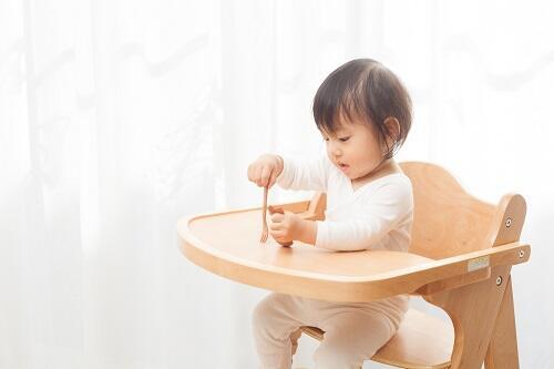 遊び食べをする理由とは？対策をして食事を楽しい時間にしよう！
